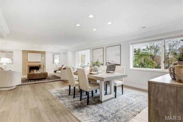 303 N Meramec Avenue 202, Clayton, MO 63105