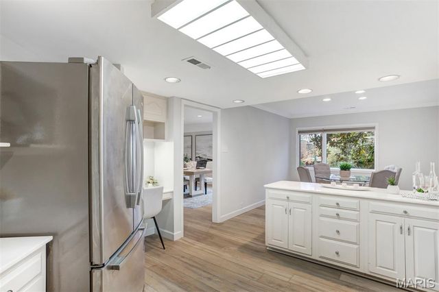 303 N Meramec Avenue 202, Clayton, MO 63105