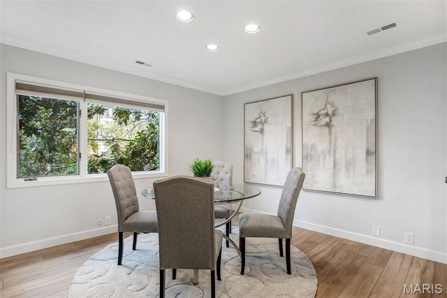 303 N Meramec Avenue 202, Clayton, MO 63105