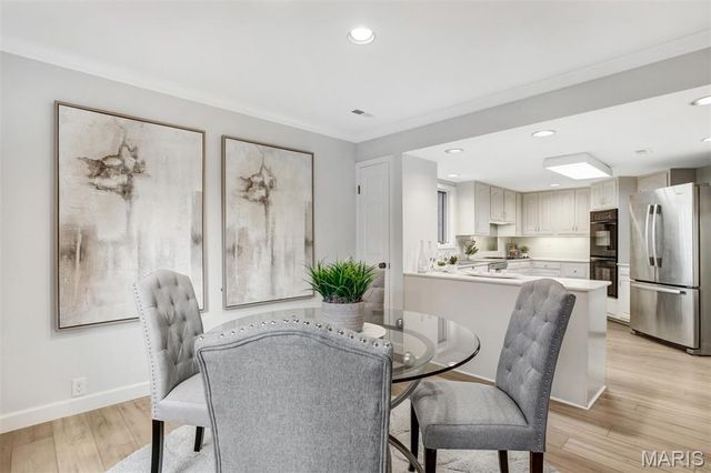 303 N Meramec Avenue 202, Clayton, MO 63105