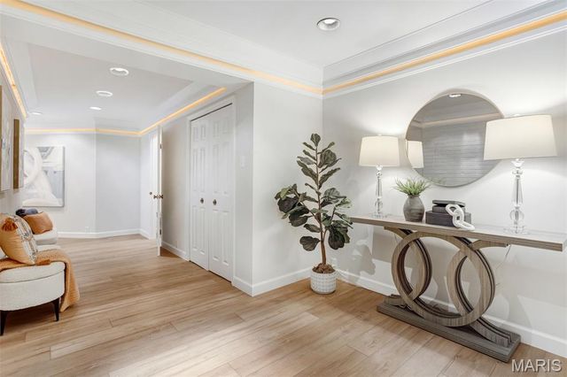 303 N Meramec Avenue 202, Clayton, MO 63105