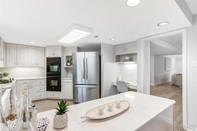 303 N Meramec Avenue 202, Clayton, MO 63105