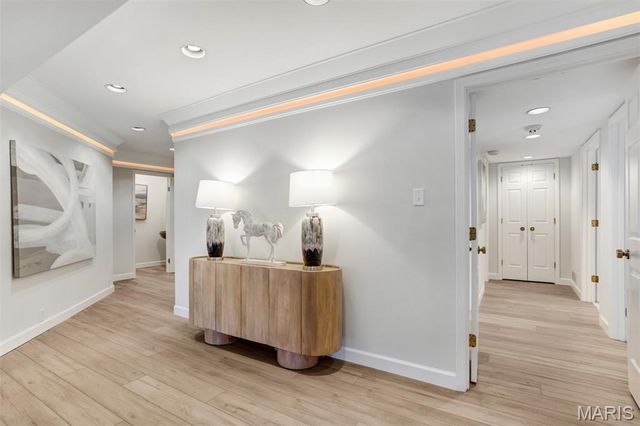 303 N Meramec Avenue 202, Clayton, MO 63105