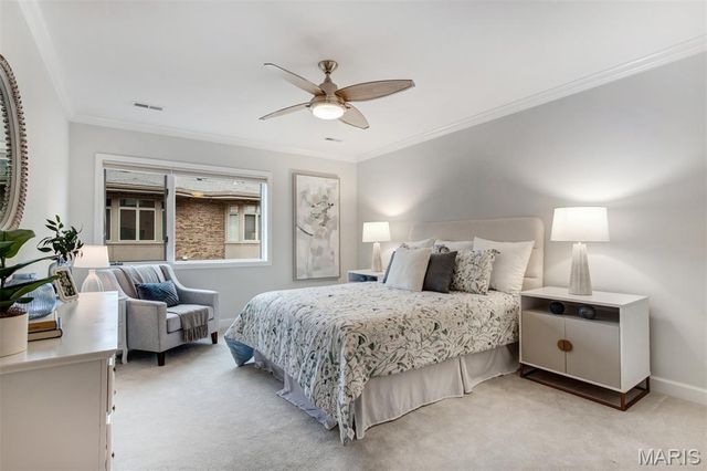 303 N Meramec Avenue 202, Clayton, MO 63105