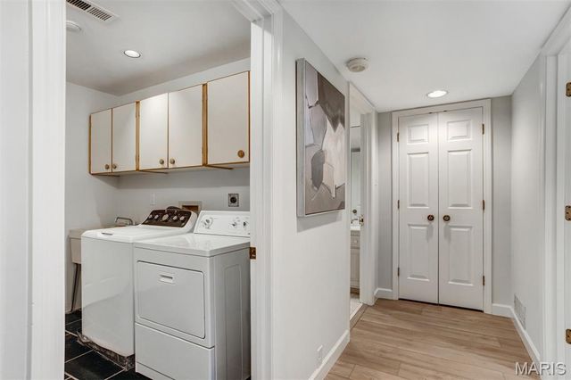 303 N Meramec Avenue 202, Clayton, MO 63105