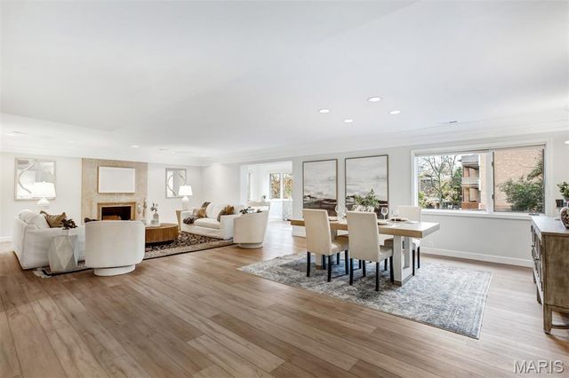 303 N Meramec Avenue 202, Clayton, MO 63105