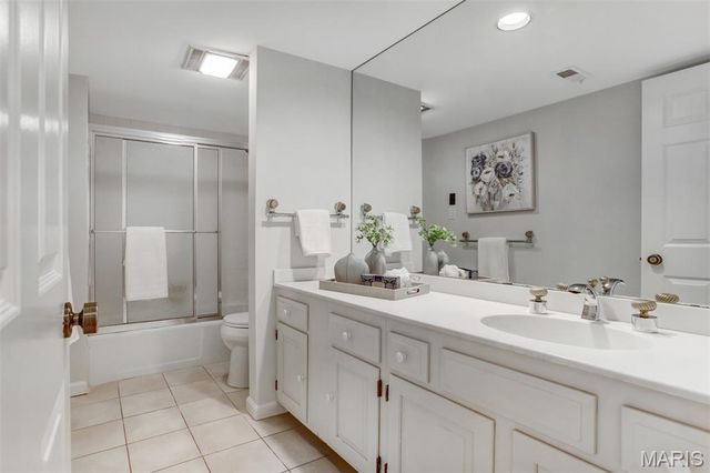 303 N Meramec Avenue 202, Clayton, MO 63105