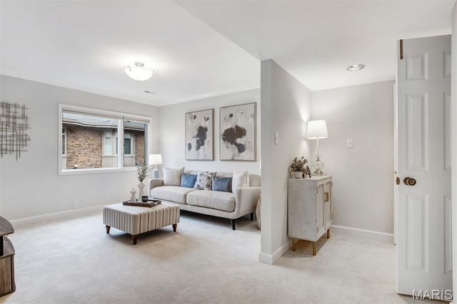 303 N Meramec Avenue 202, Clayton, MO 63105