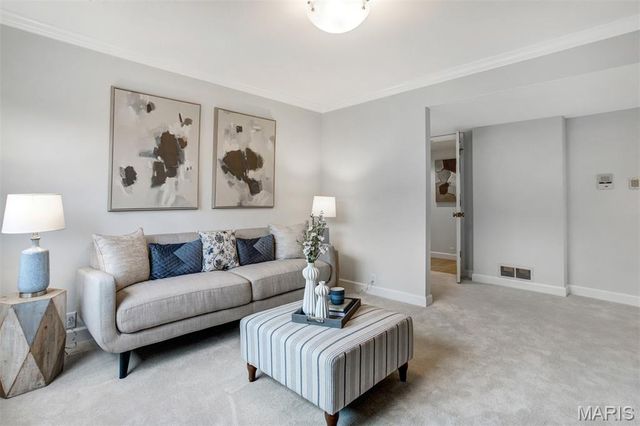 303 N Meramec Avenue 202, Clayton, MO 63105