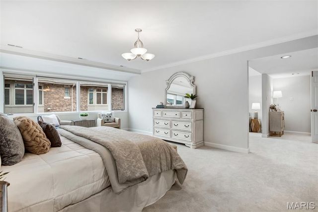 303 N Meramec Avenue 202, Clayton, MO 63105