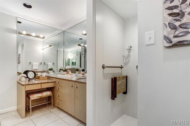 303 N Meramec Avenue 202, Clayton, MO 63105