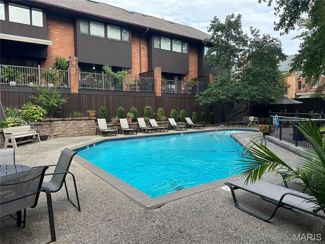 303 N Meramec Avenue 202, Clayton, MO 63105