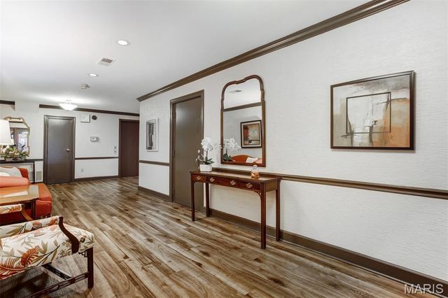 303 N Meramec Avenue 202, Clayton, MO 63105