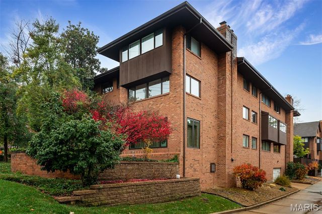 303 N Meramec Avenue 202, Clayton, MO 63105