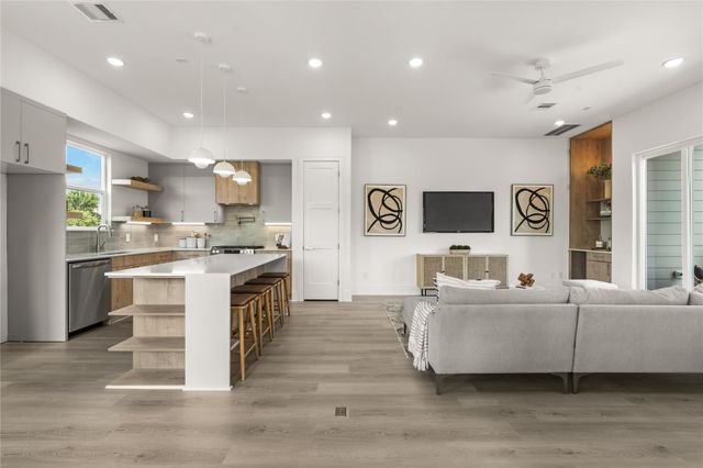 611 Skyland Terrace Way, Houston, TX 77009
