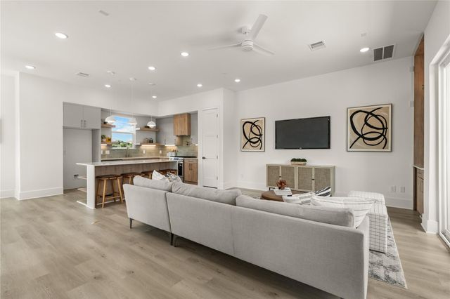 611 Skyland Terrace Way, Houston, TX 77009