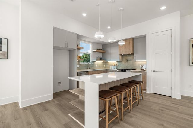 611 Skyland Terrace Way, Houston, TX 77009