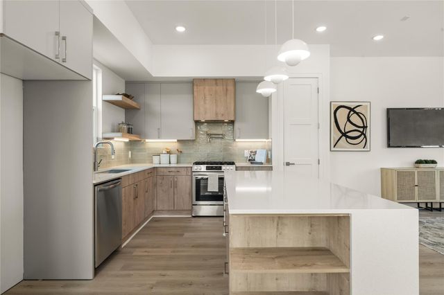 611 Skyland Terrace Way, Houston, TX 77009