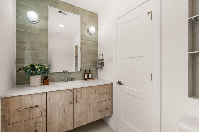 611 Skyland Terrace Way, Houston, TX 77009