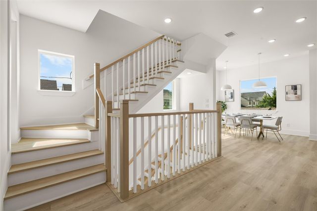 611 Skyland Terrace Way, Houston, TX 77009