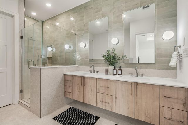 611 Skyland Terrace Way, Houston, TX 77009