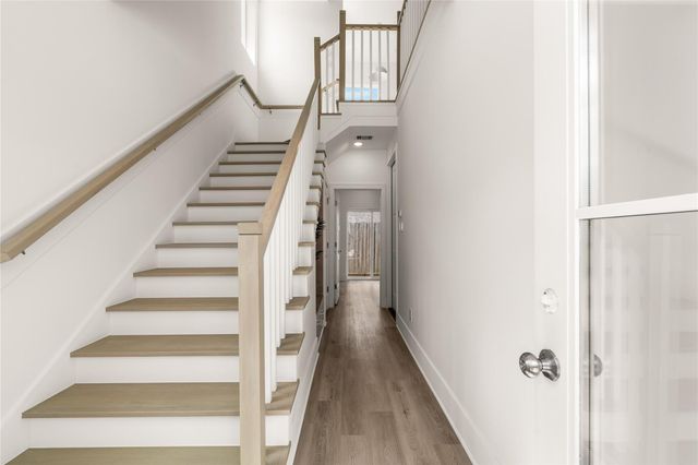611 Skyland Terrace Way, Houston, TX 77009