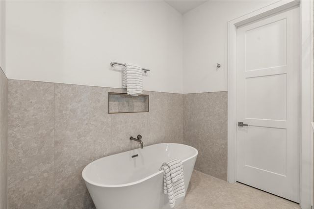 611 Skyland Terrace Way, Houston, TX 77009