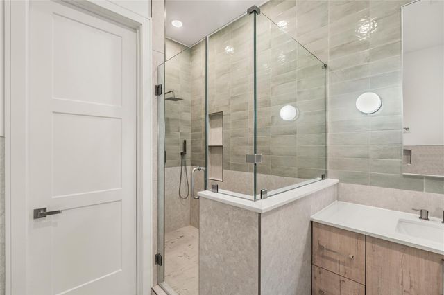 611 Skyland Terrace Way, Houston, TX 77009