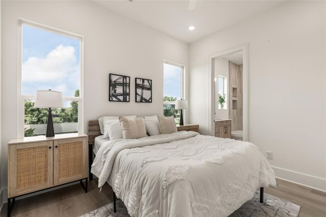 611 Skyland Terrace Way, Houston, TX 77009