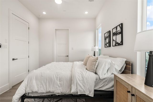 611 Skyland Terrace Way, Houston, TX 77009