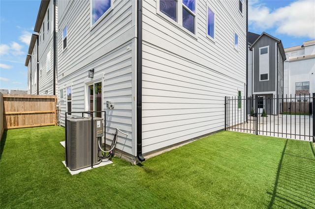 611 Skyland Terrace Way, Houston, TX 77009