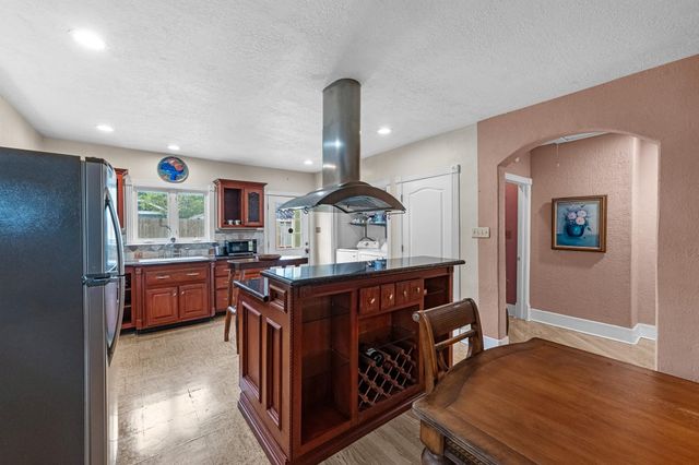 912 Robbie Street, Houston, TX 77009