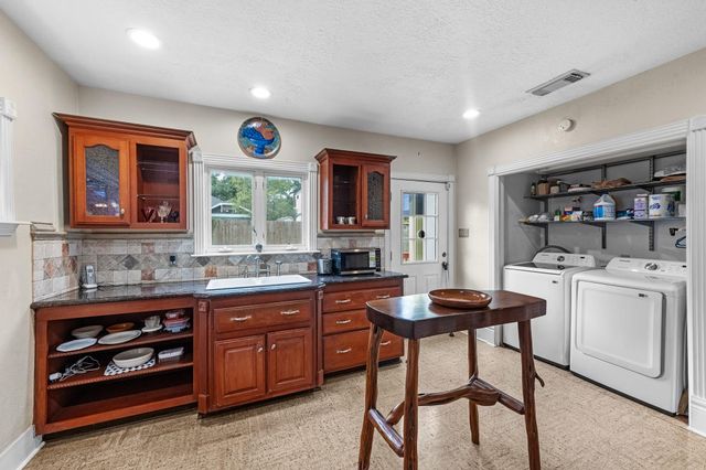 912 Robbie Street, Houston, TX 77009