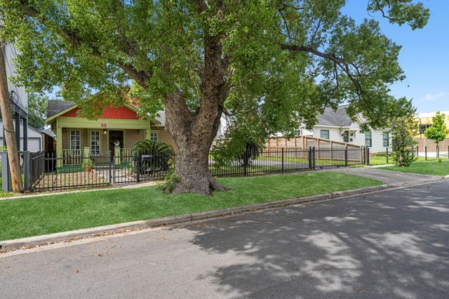 912 Robbie Street, Houston, TX 77009