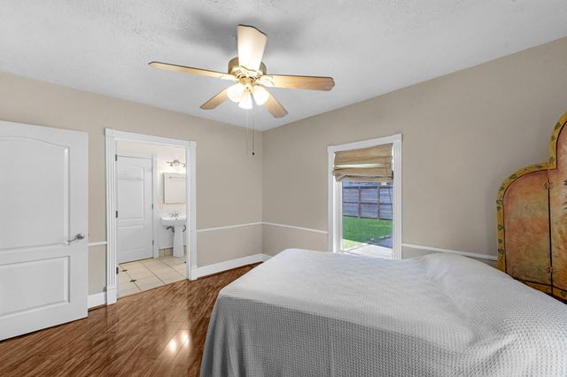 912 Robbie Street, Houston, TX 77009