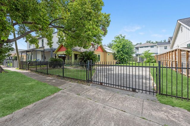 912 Robbie Street, Houston, TX 77009