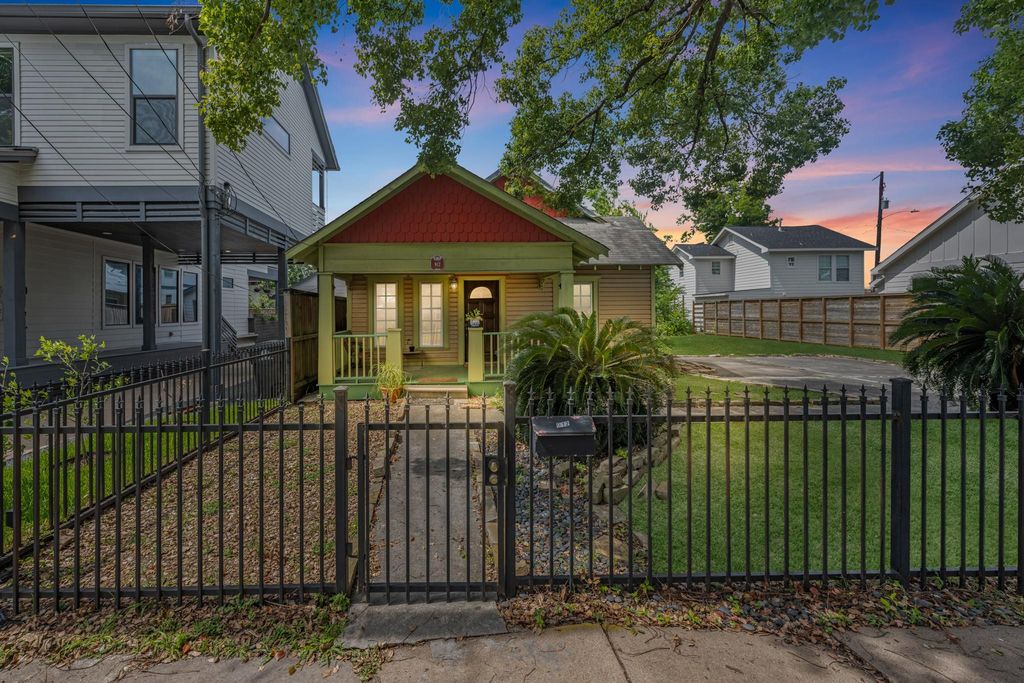 912 Robbie Street, Houston, TX 77009