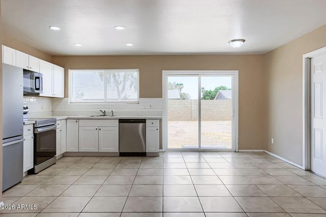 4526 E BURGESS Lane, Phoenix, AZ 85042