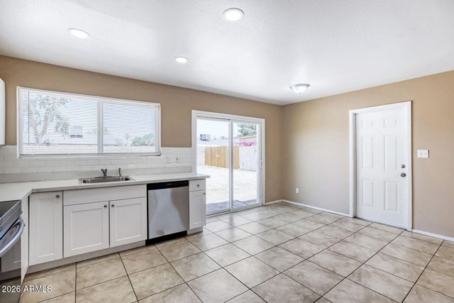 4526 E BURGESS Lane, Phoenix, AZ 85042