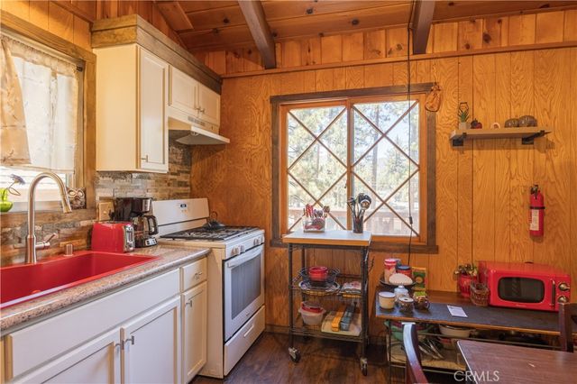 620 W Aeroplane Boulevard, Big Bear City, CA 92314