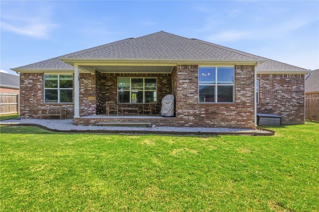 5786 Cane Hill Drive, Fayetteville, AR 72704