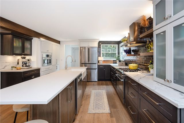 30 Standish Road, Jamestown, RI 02835