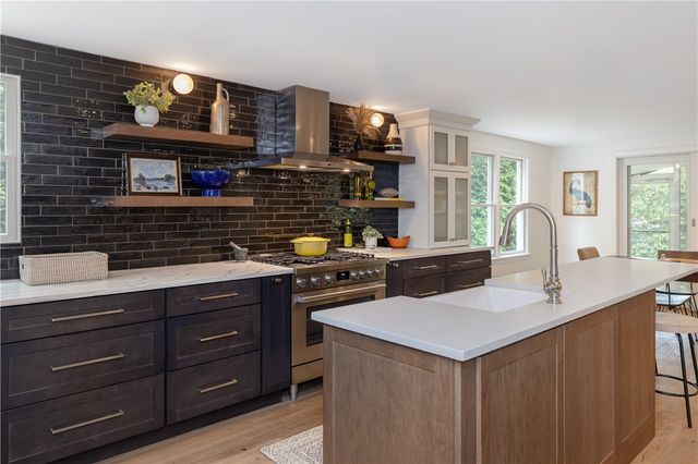 30 Standish Road, Jamestown, RI 02835