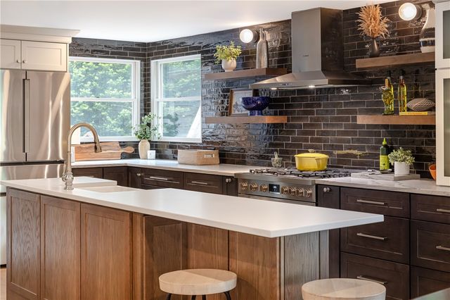 30 Standish Road, Jamestown, RI 02835