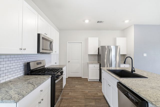 6559 Embankment Road, San Antonio, TX 78252