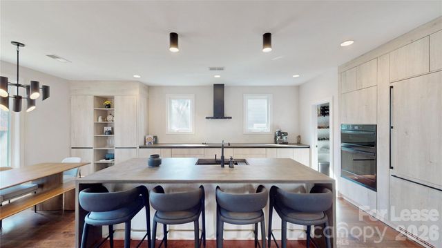 1220 Lomax Avenue, Charlotte, NC 28211