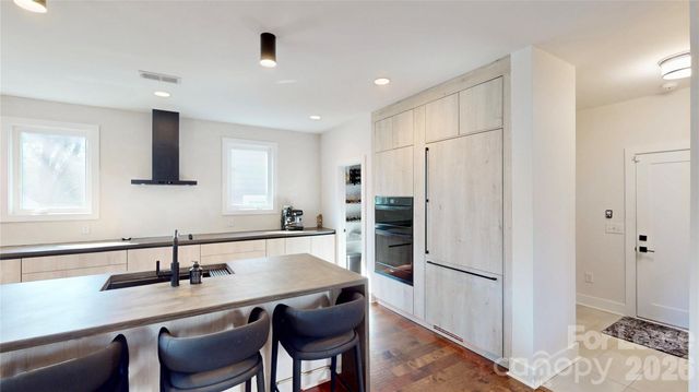 1220 Lomax Avenue, Charlotte, NC 28211
