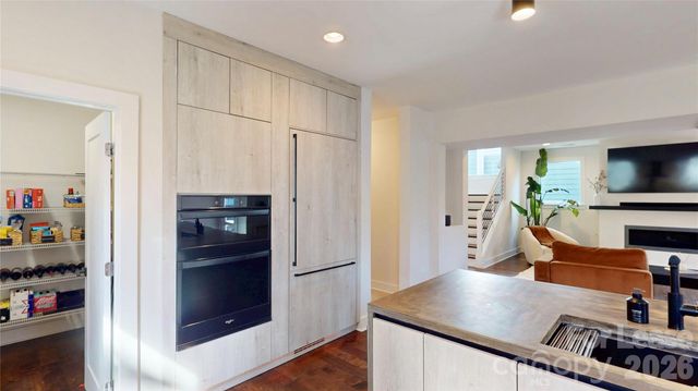 1220 Lomax Avenue, Charlotte, NC 28211