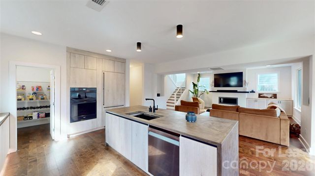 1220 Lomax Avenue, Charlotte, NC 28211
