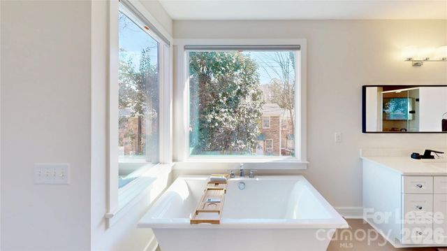 1220 Lomax Avenue, Charlotte, NC 28211